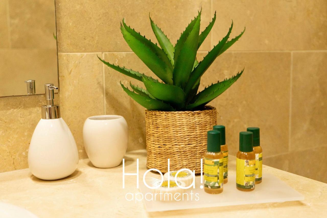 Hola! Apartments At Coto Real 마닐바 외부 사진