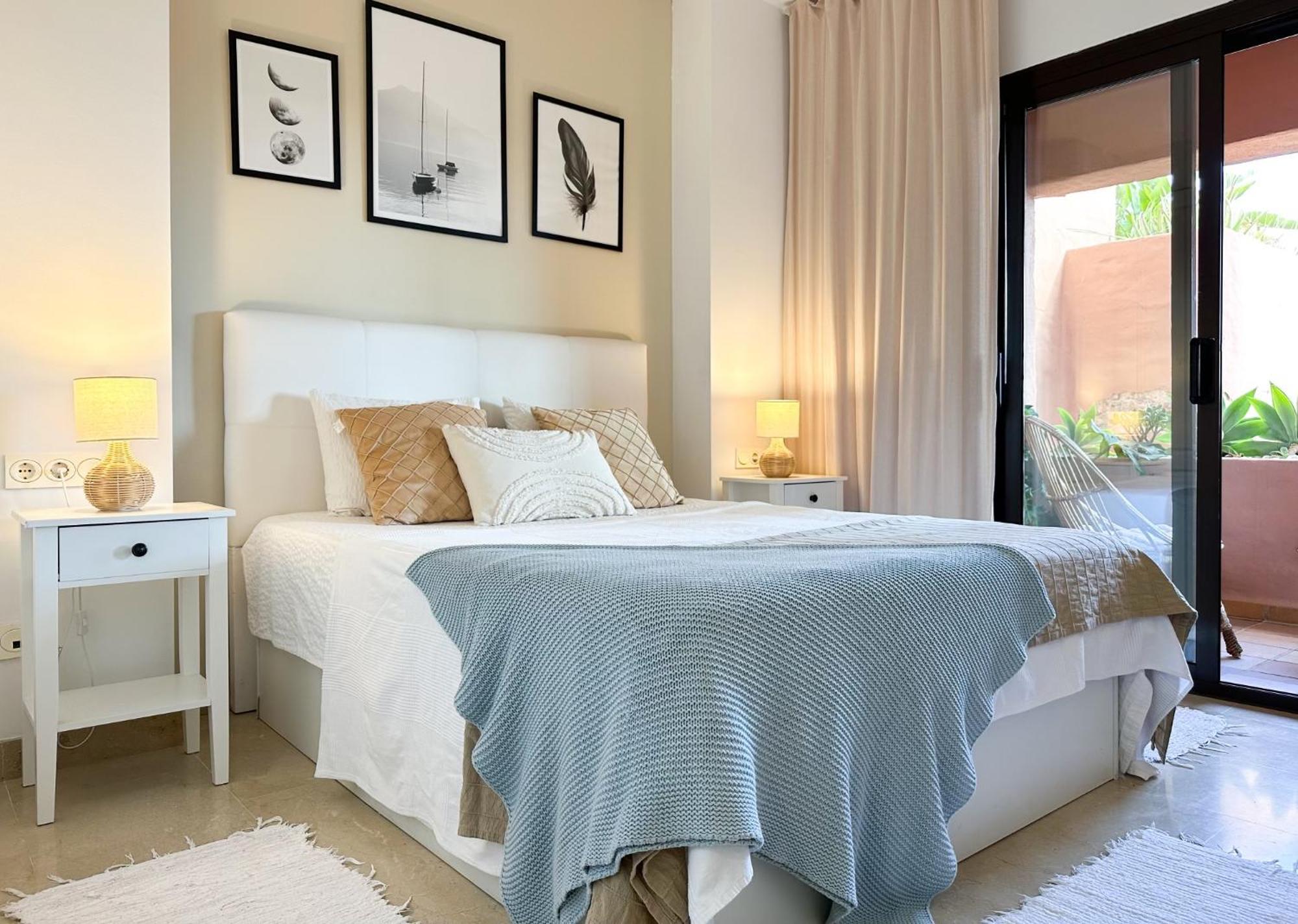 Hola! Apartments At Coto Real 마닐바 외부 사진