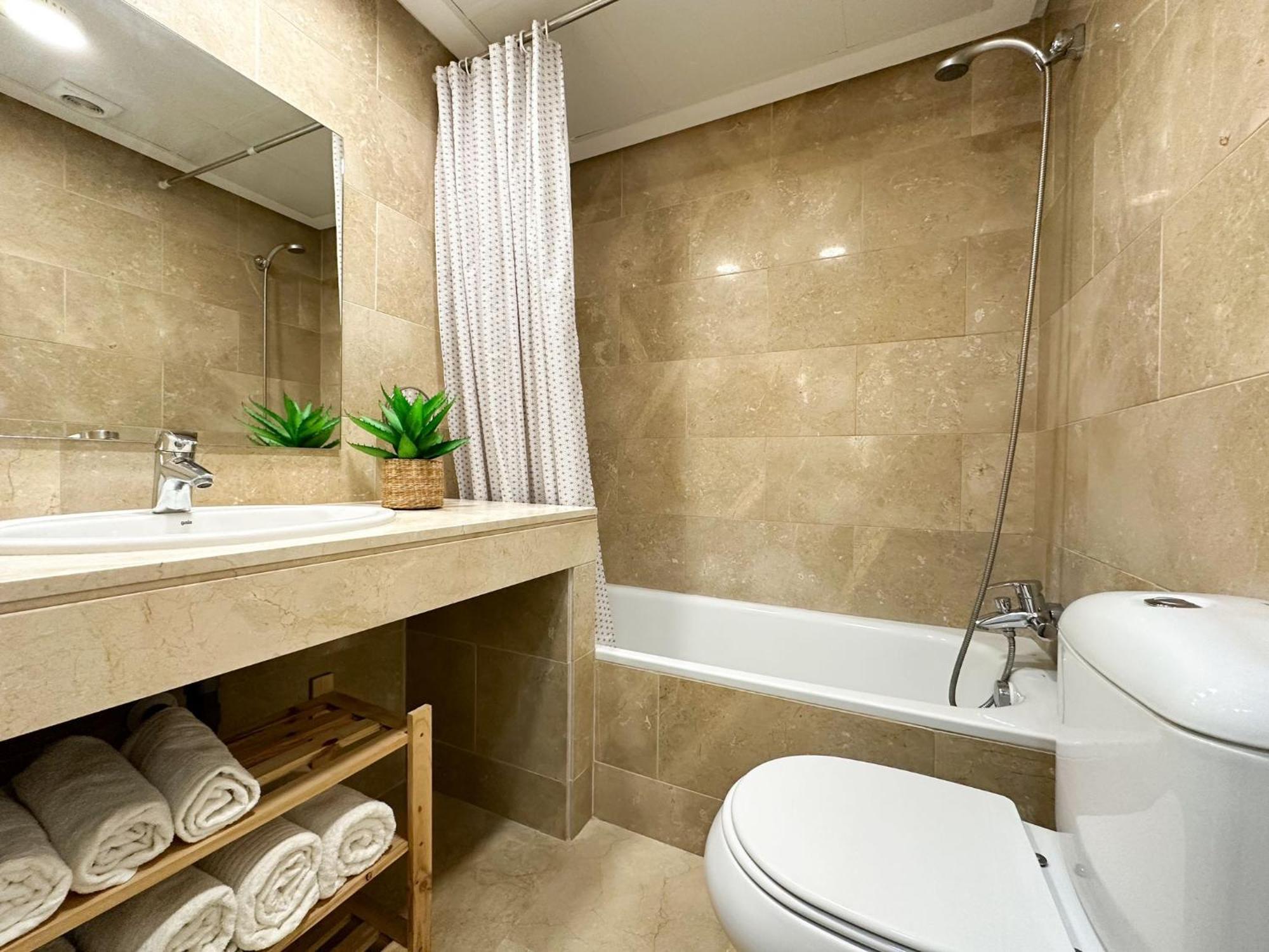 Hola! Apartments At Coto Real 마닐바 외부 사진