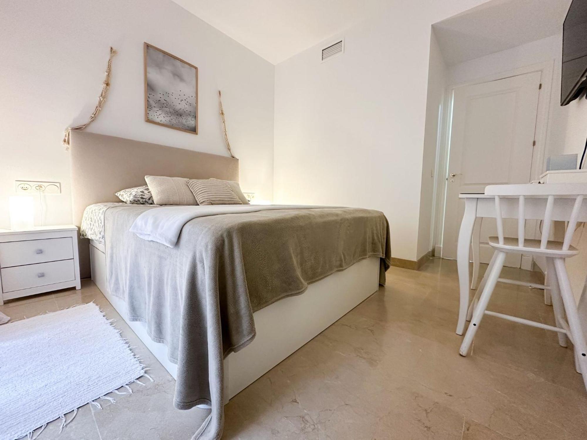 Hola! Apartments At Coto Real 마닐바 외부 사진
